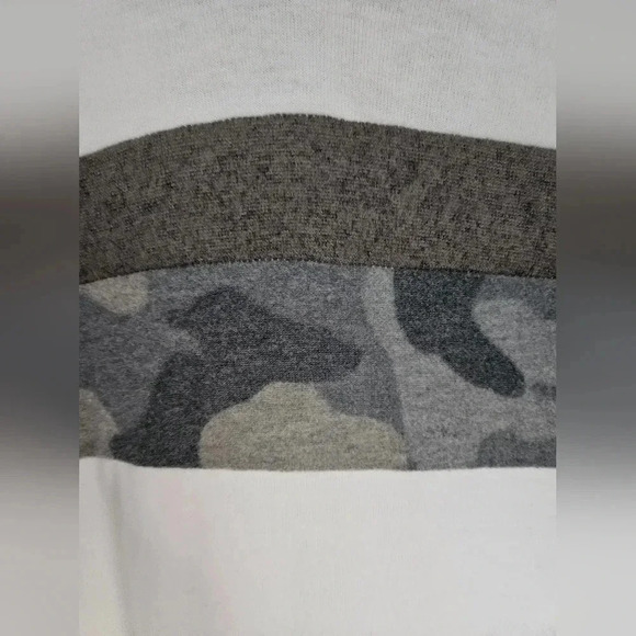 NWOT lightweight hoodie white with green and camo size S - Picture 3 of 6